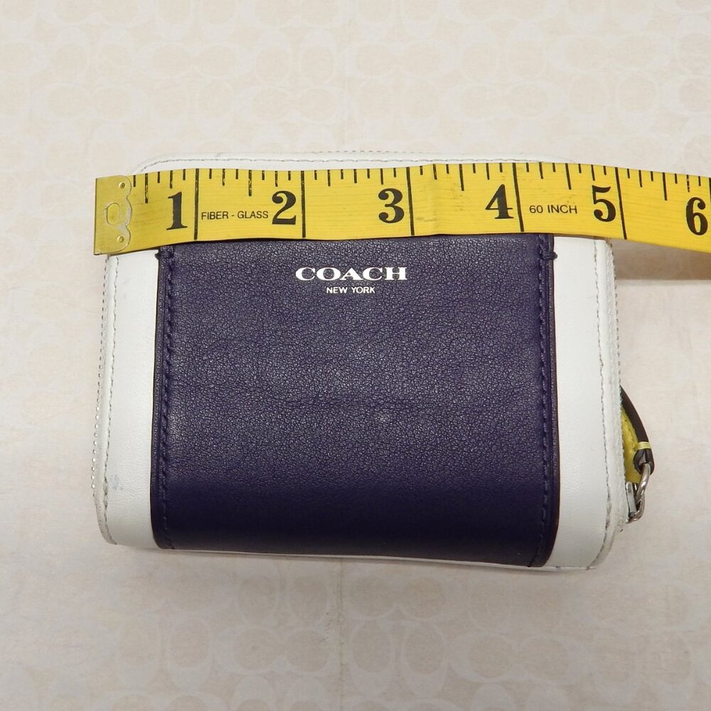Coach Folded Wallet - Picture 9 of 9